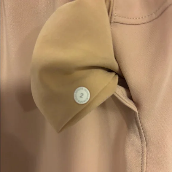 Lululemon | On The Fly Wide Leg 7/8 Pant - Woven | Beech Wood Colour | Size 2 - Picture 6 of 6